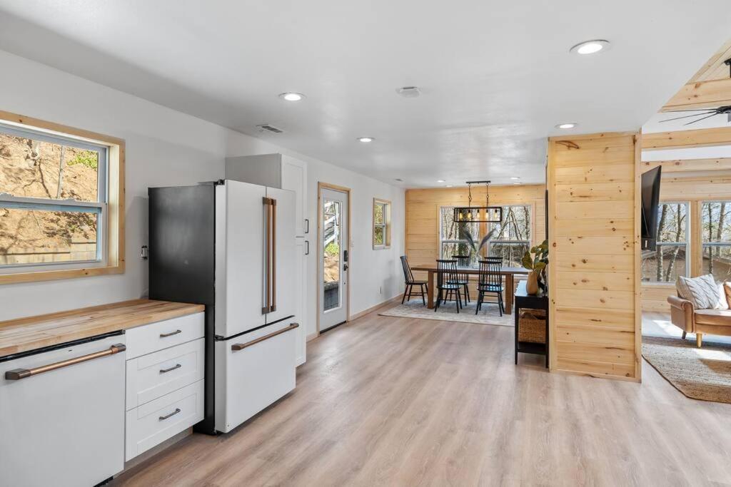 New! Modern Cabin With Two Decks, Bar & Game Room! Gatlinburg Exterior foto